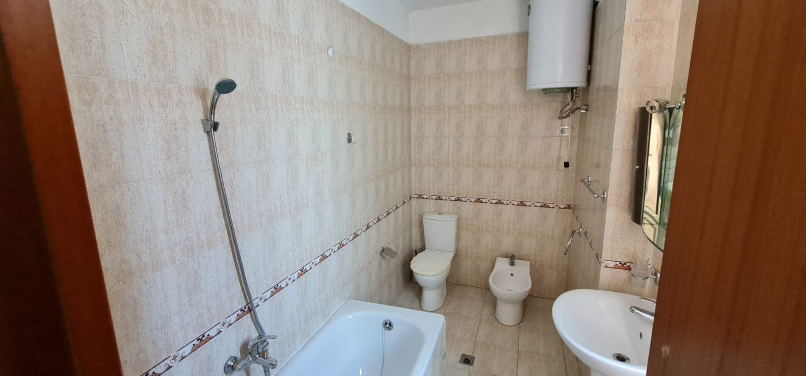JEPET ME QERA APARTAMENT 2+1 TEK ISH EKSPOZITA !