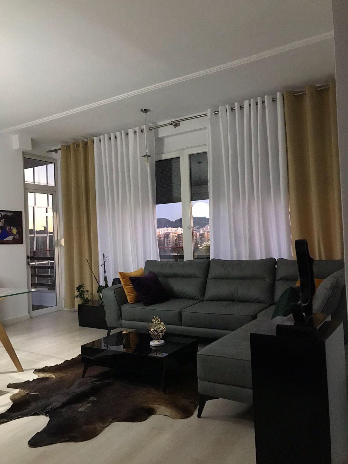 Shitet Apartament 1+1 Pranë Zogut të Zi! 3