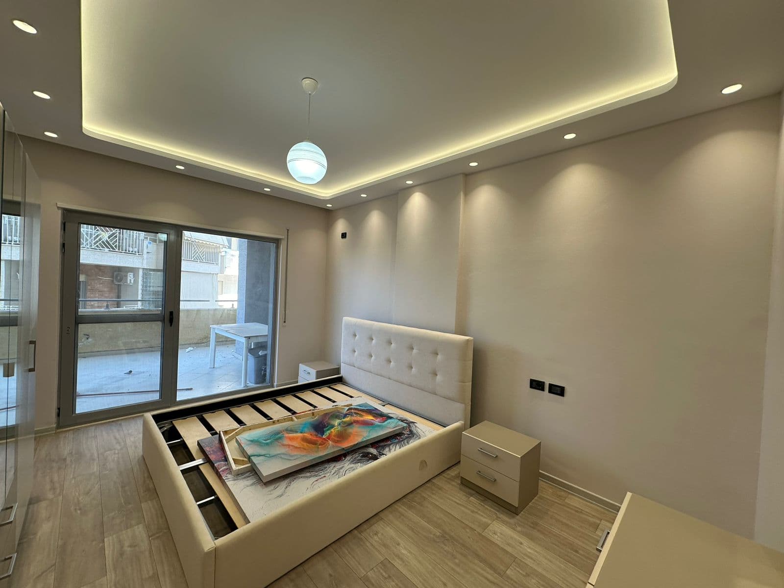 SHITET APARTAMENT 1+1 TEK KOPSHTI BOTANIK, ME PAMJE NGA LIQENI ARTIFICIAL! 3