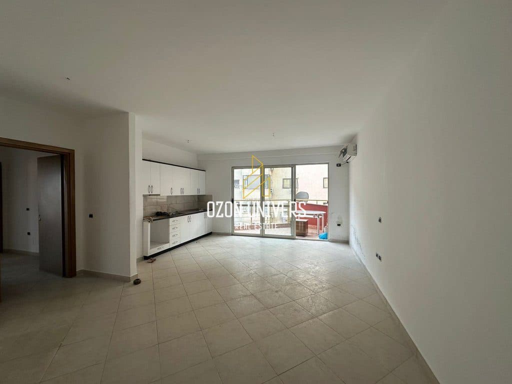 Apartament 3+1+2+2 ballkone për qira në Astir,Pranë Bar Oslo!
