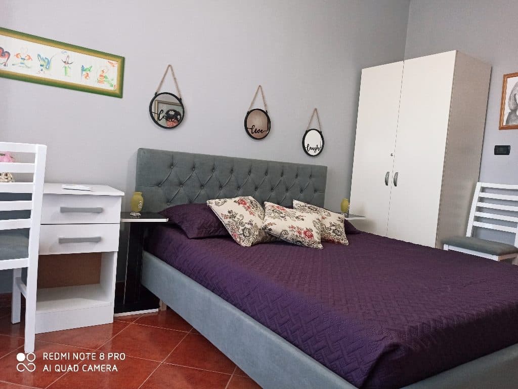 Shitet Apartament 2+1 Tek Rruga Fortuzi! 3