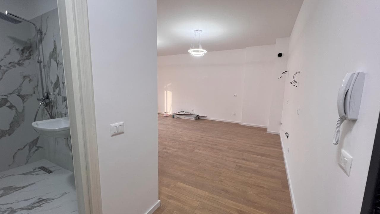Apartament 1+1 me Qira në rrugën Myslym Shyri! 3