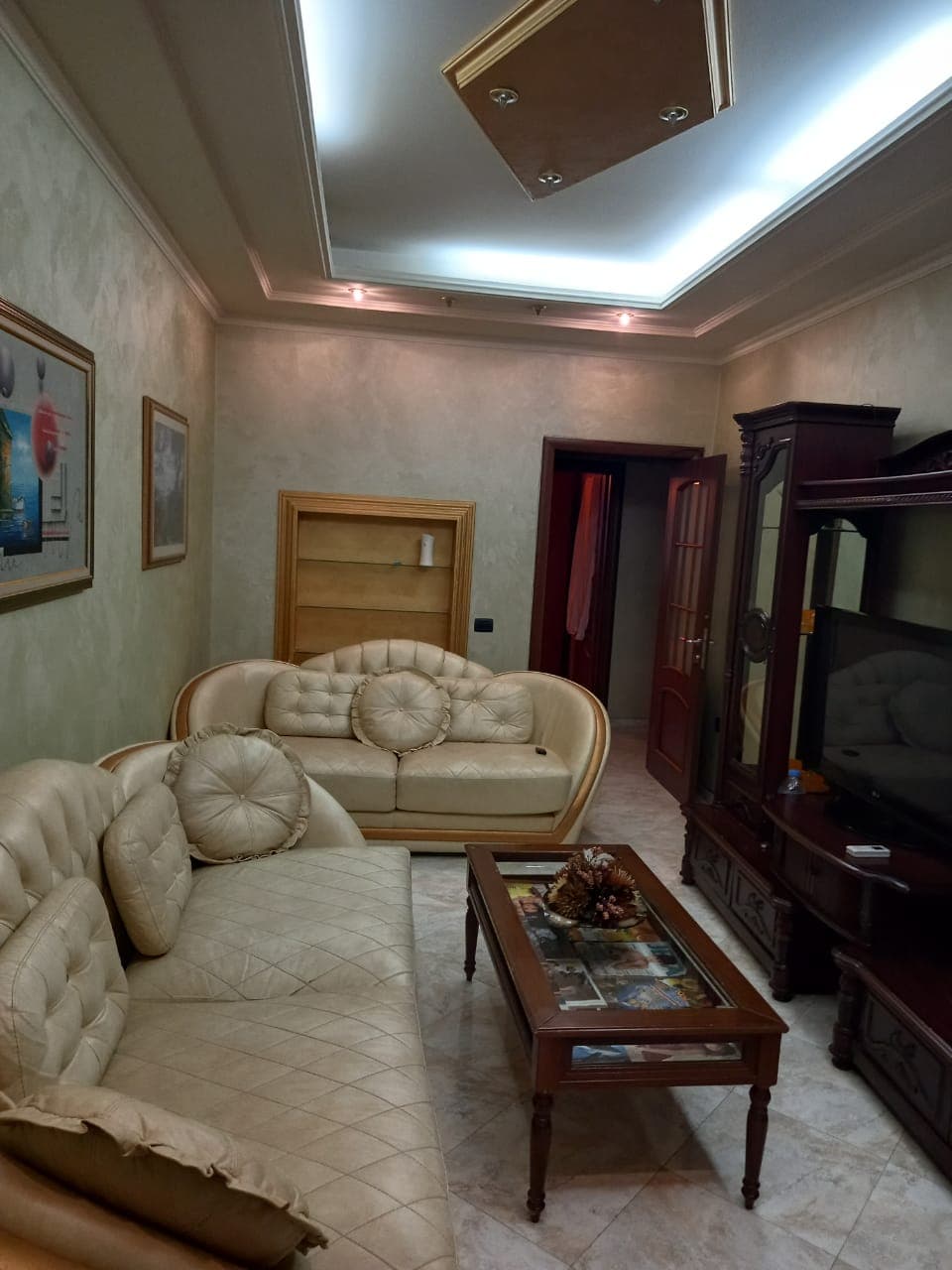 Jepet me qera apartament 2+1, i mobiluar.Rrug “Brigada 8” Blloku 4