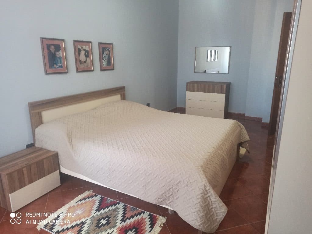 Shitet Apartament 2+1 Tek Rruga Fortuzi! 4