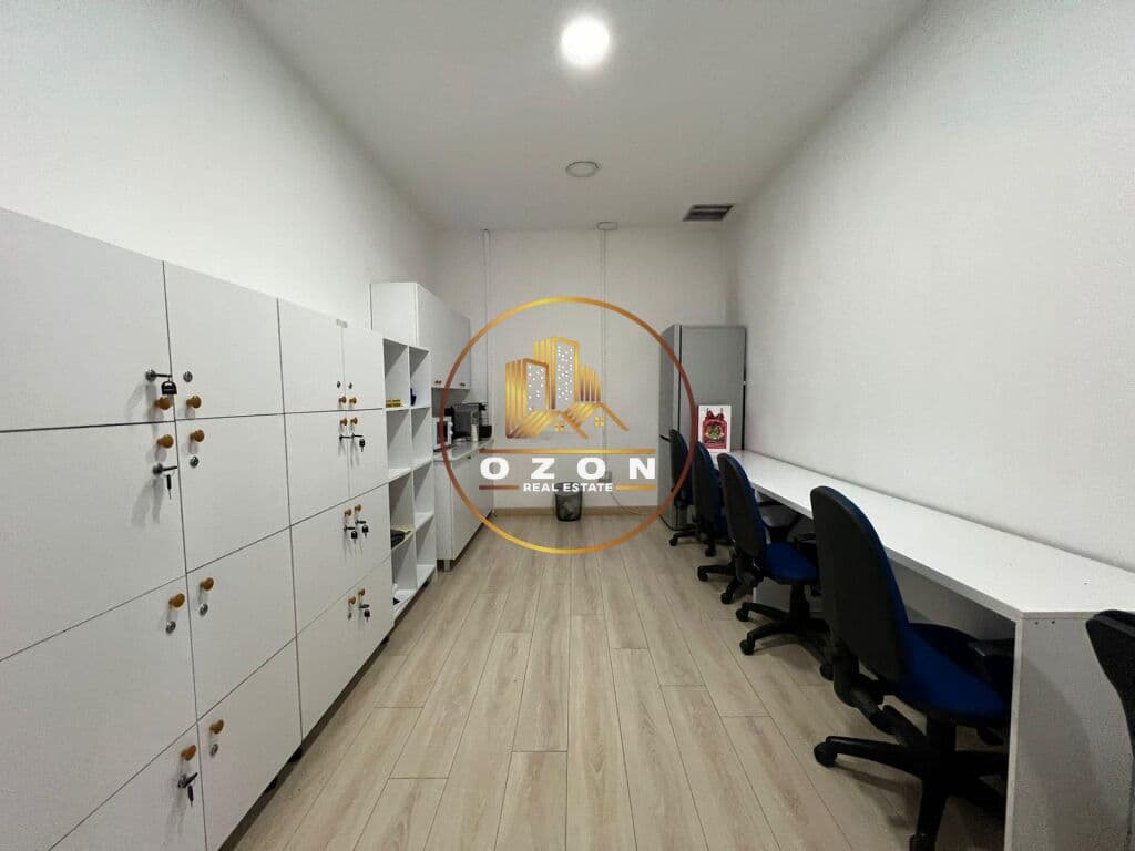 Ambient Biznesi shumëfunksional me Qira në Bllok! 2