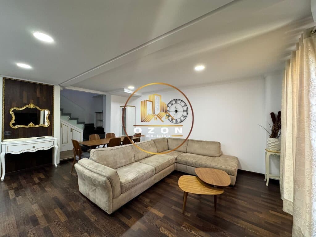 Duplex 2+1+2+2 Poste Parkimi Për Shitje tek Rruga e Kavajës, pranë Qendrës!