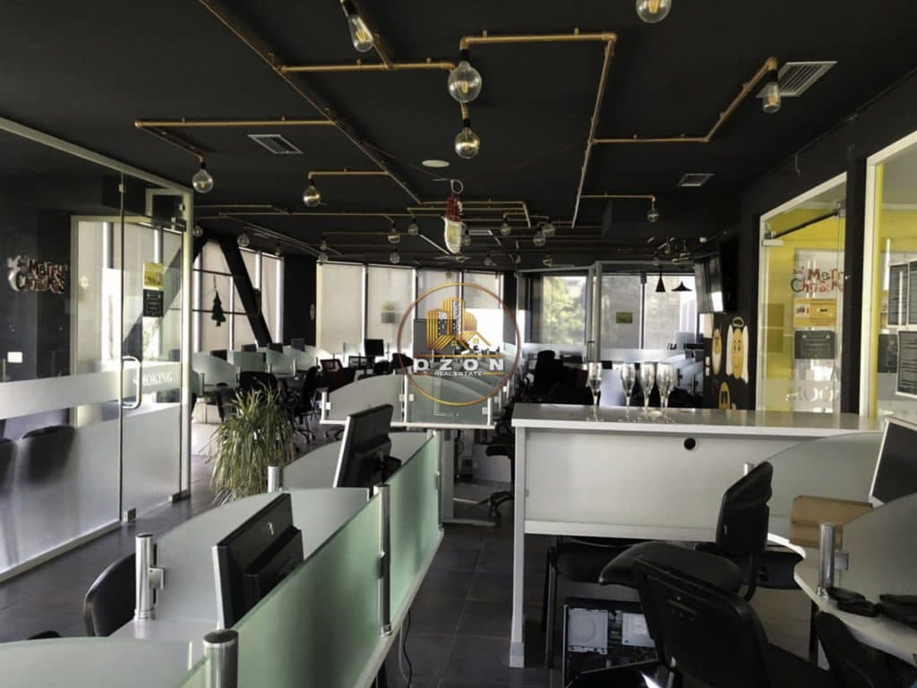 Jepet me qera ambient biznesi (call center),i investuar. Stadiumi Dinamo.