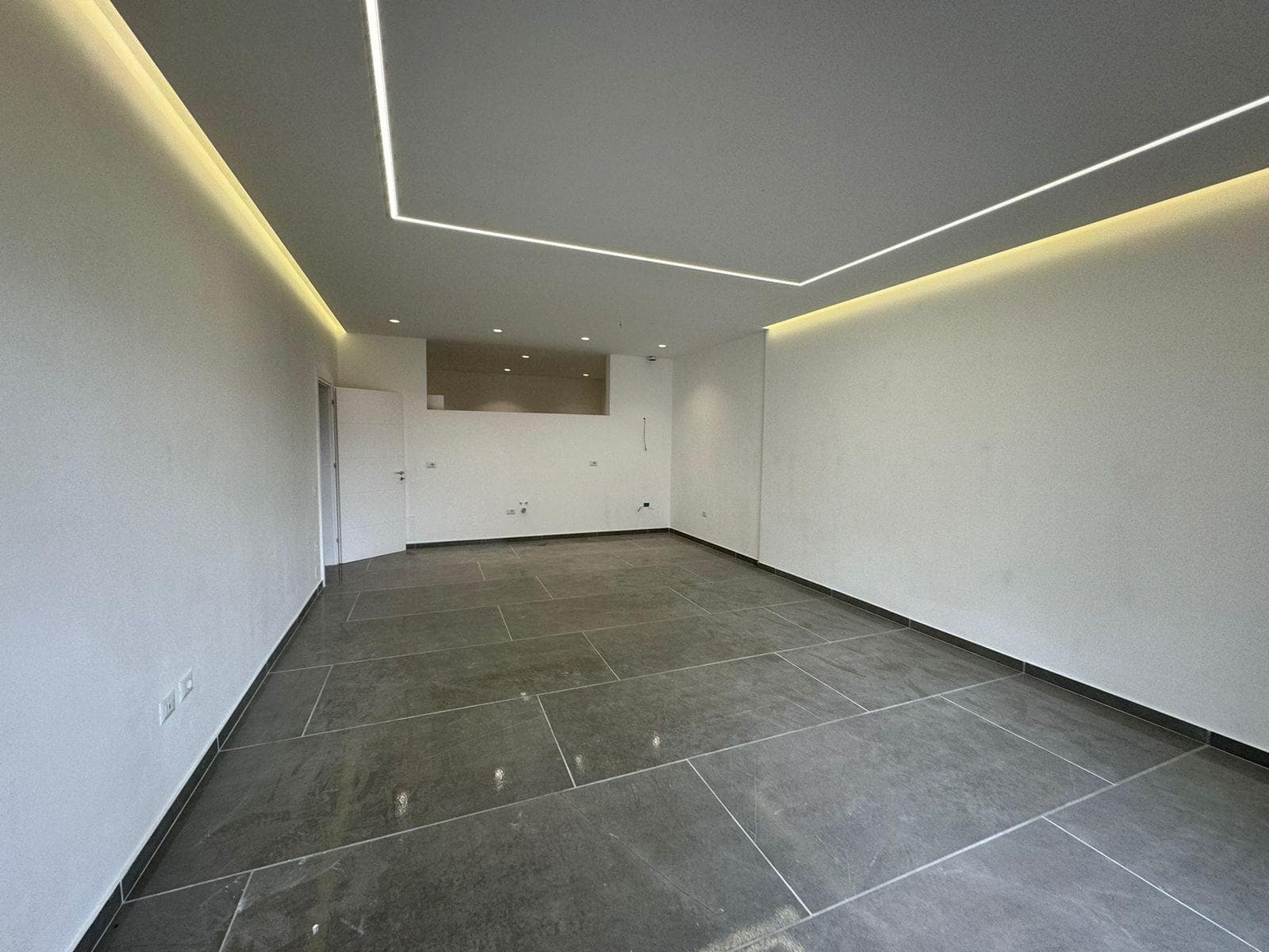 Shitet apartament 2+1+post parkimi ne Selite! 4