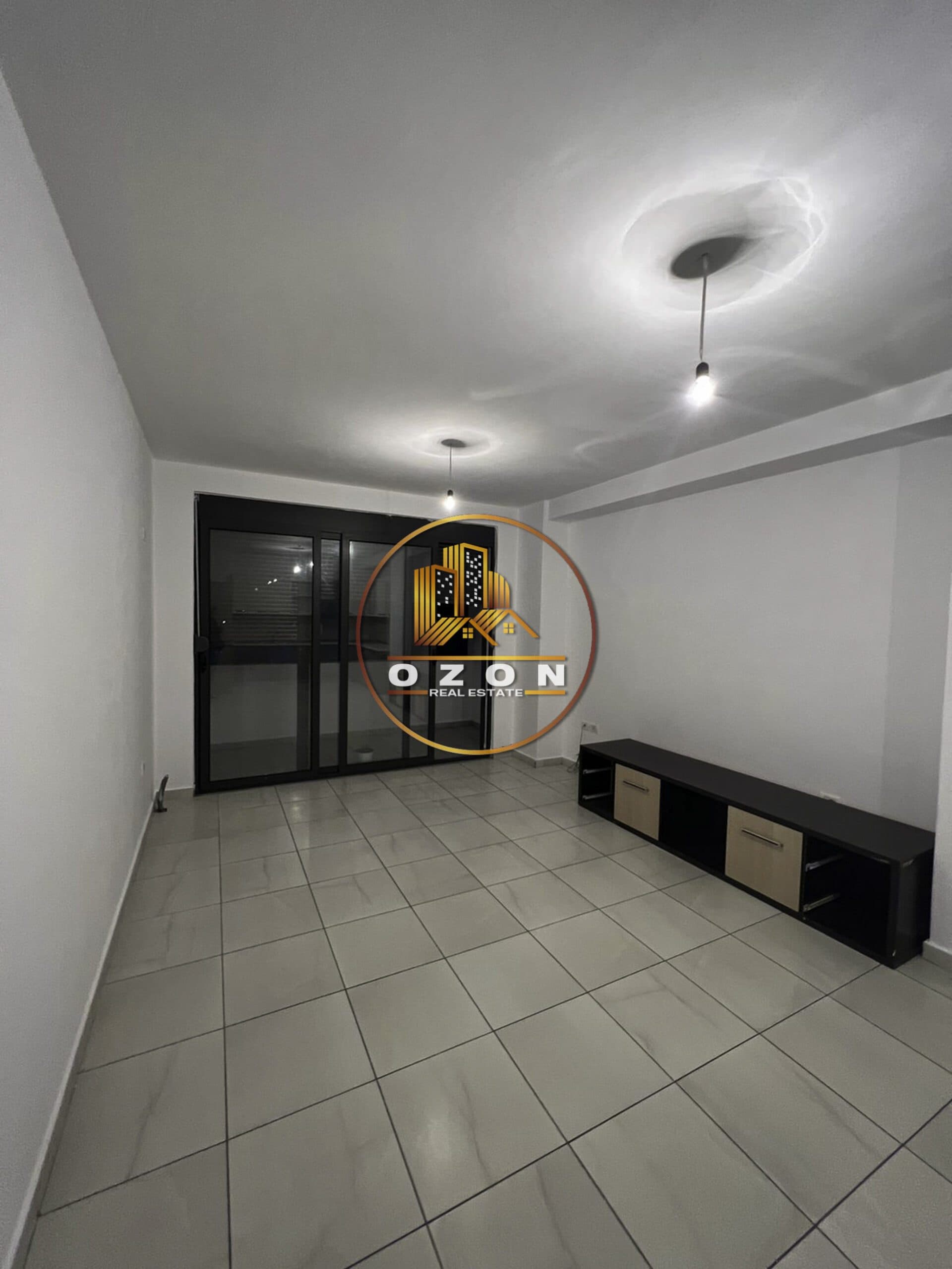 SHITET APARTAMENT 2+1+2 ne Astir, UNAZA E RE!