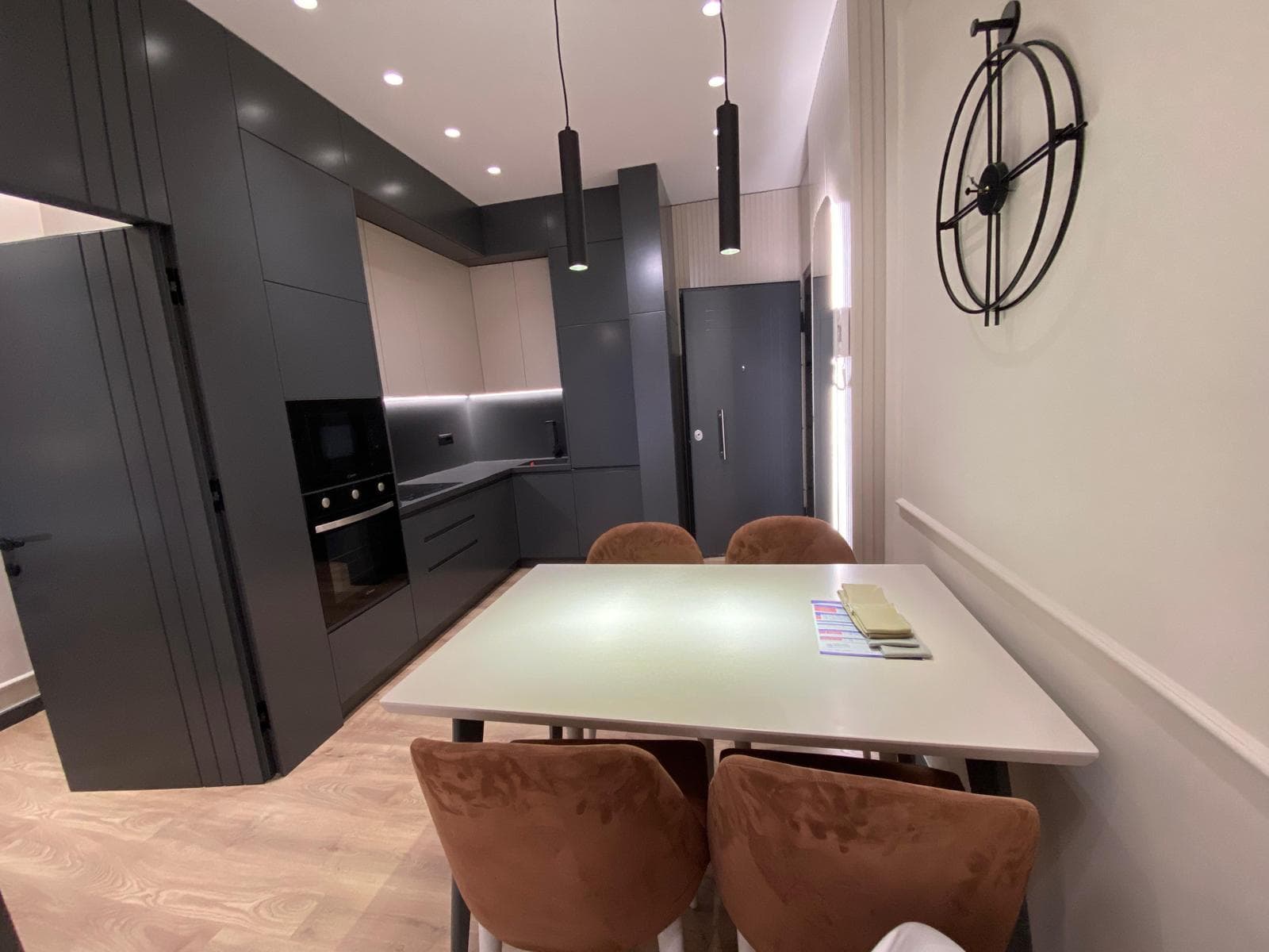 Apartament luksoz 1+1 për qira tek Tirana Garden Building, Rruga e Kavajës! 4