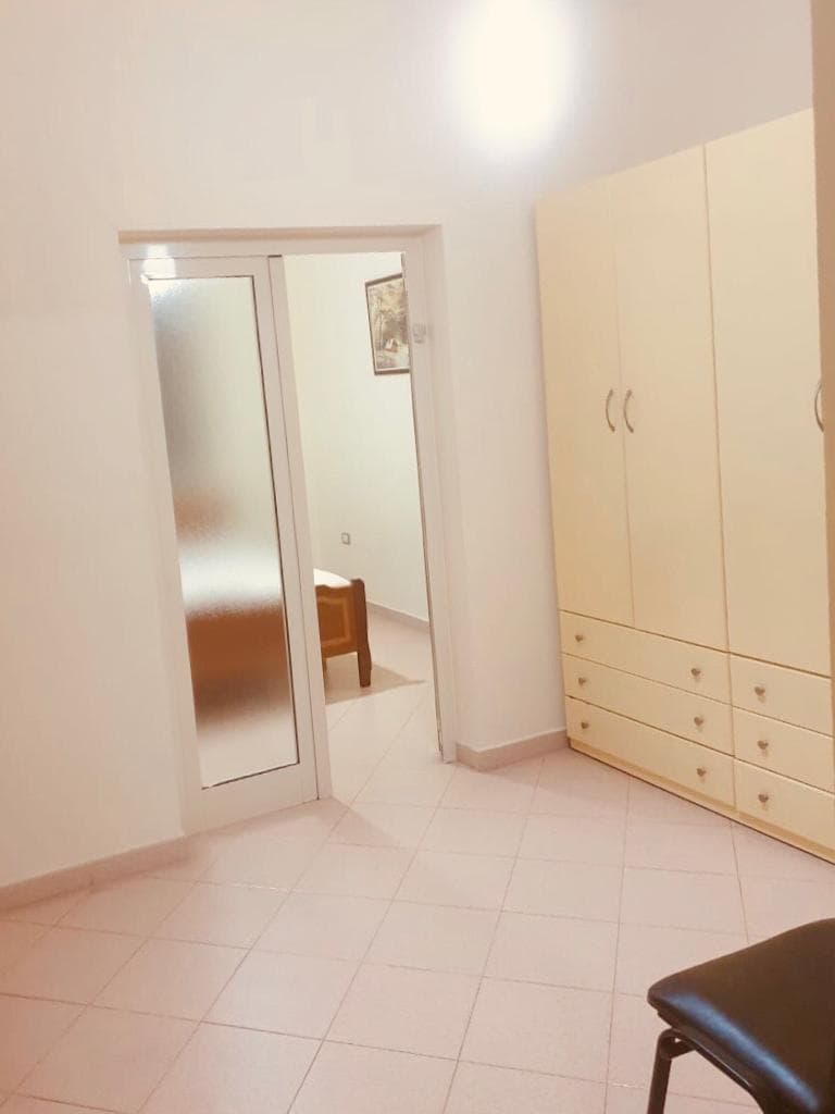 Jepet me qira apartament 1+1 prane Artigiano , Bllok 3