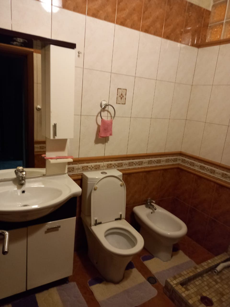Jepet me qera apartament 2+1, i mobiluar.Rrug “Brigada 8” Blloku
