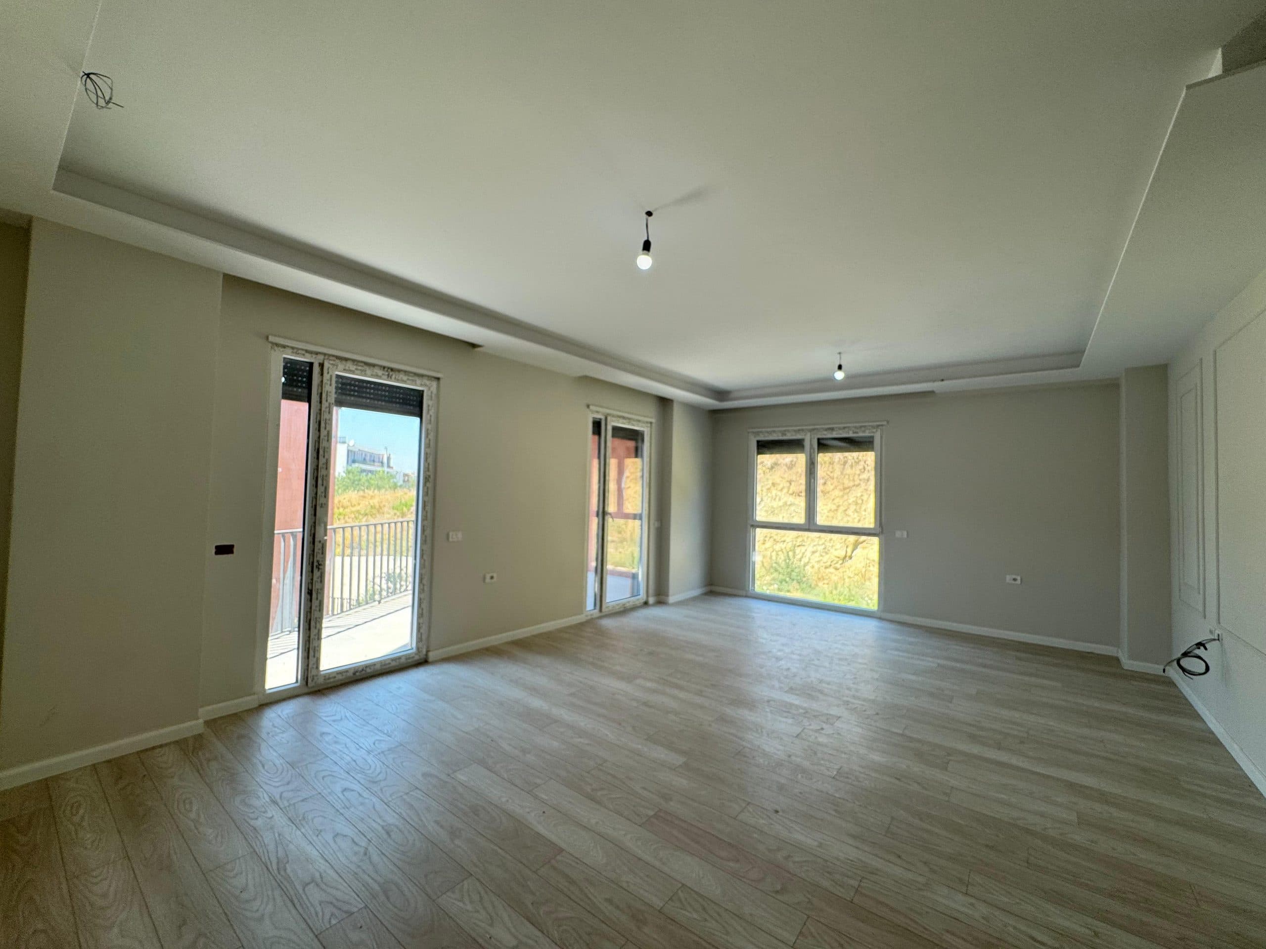 Apartament 3+1+2+ Verandë në shitje në një Rezidencë tek TEG-u!