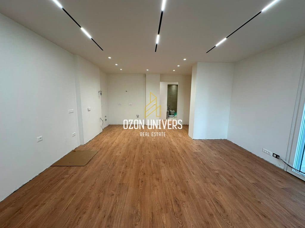 Apartament për zyra 2+1+2 për qira, Ish Ekspozita ! 2