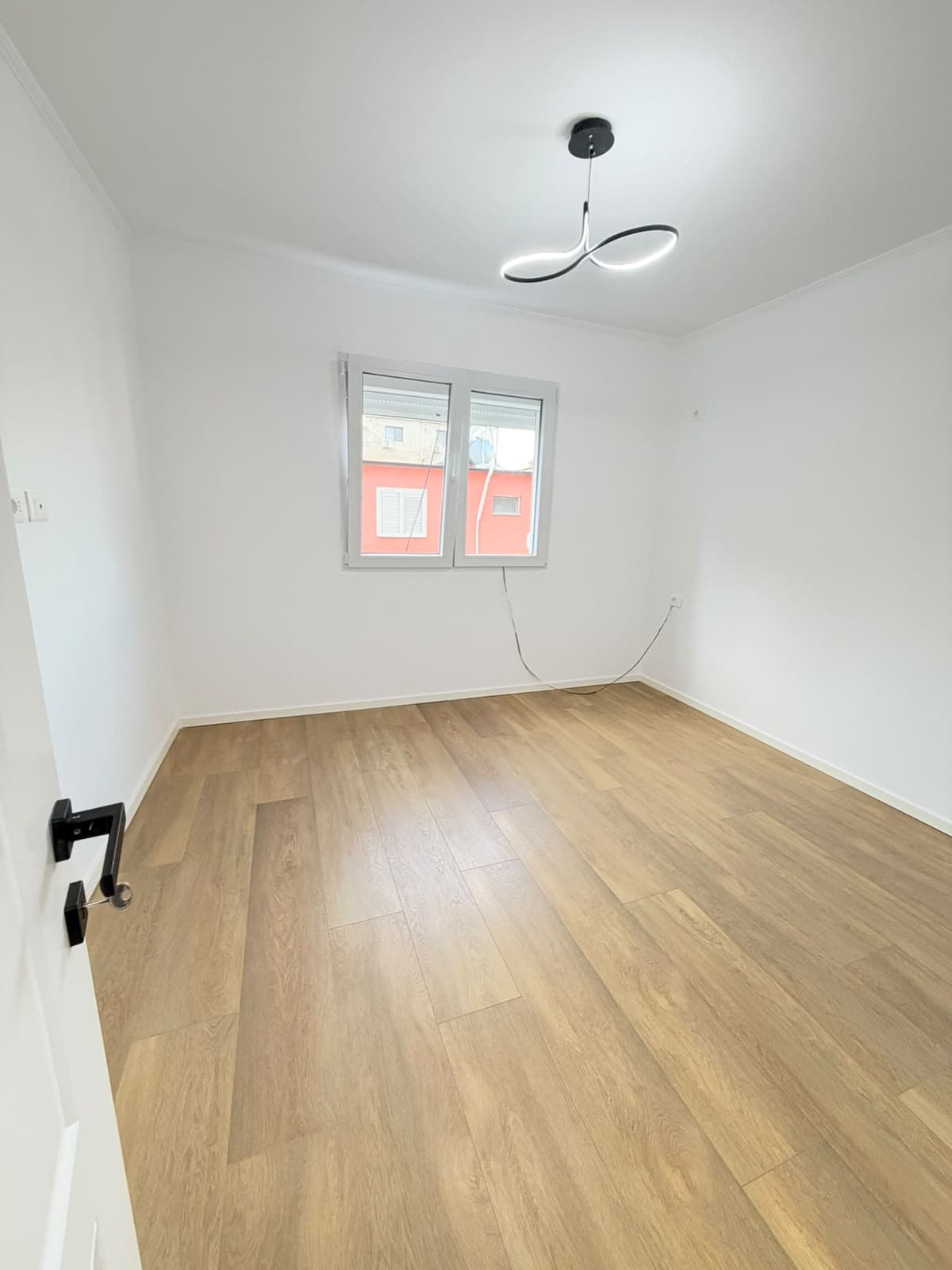 Apartament 1+1 për shitje, tek Ish Parku!