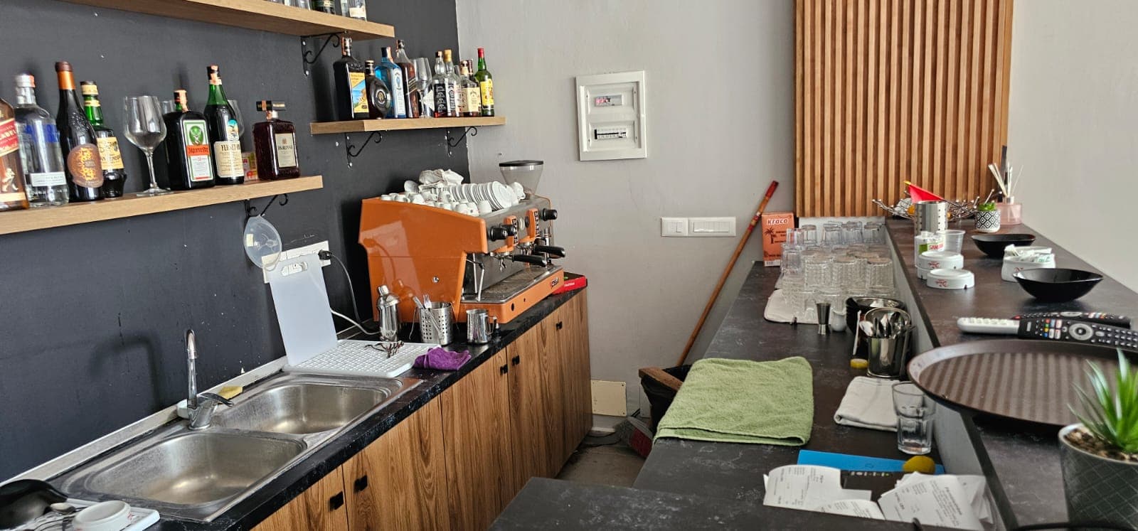 Biznes për Shitje (Bar-Kafe + Bilardo) pranë Vilës L, Astir! 3