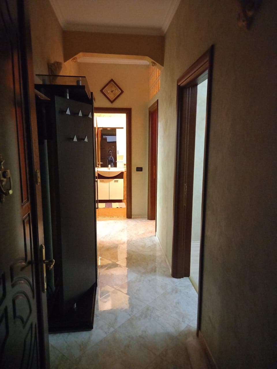 Jepet me qera apartament 2+1, i mobiluar.Rrug “Brigada 8” Blloku