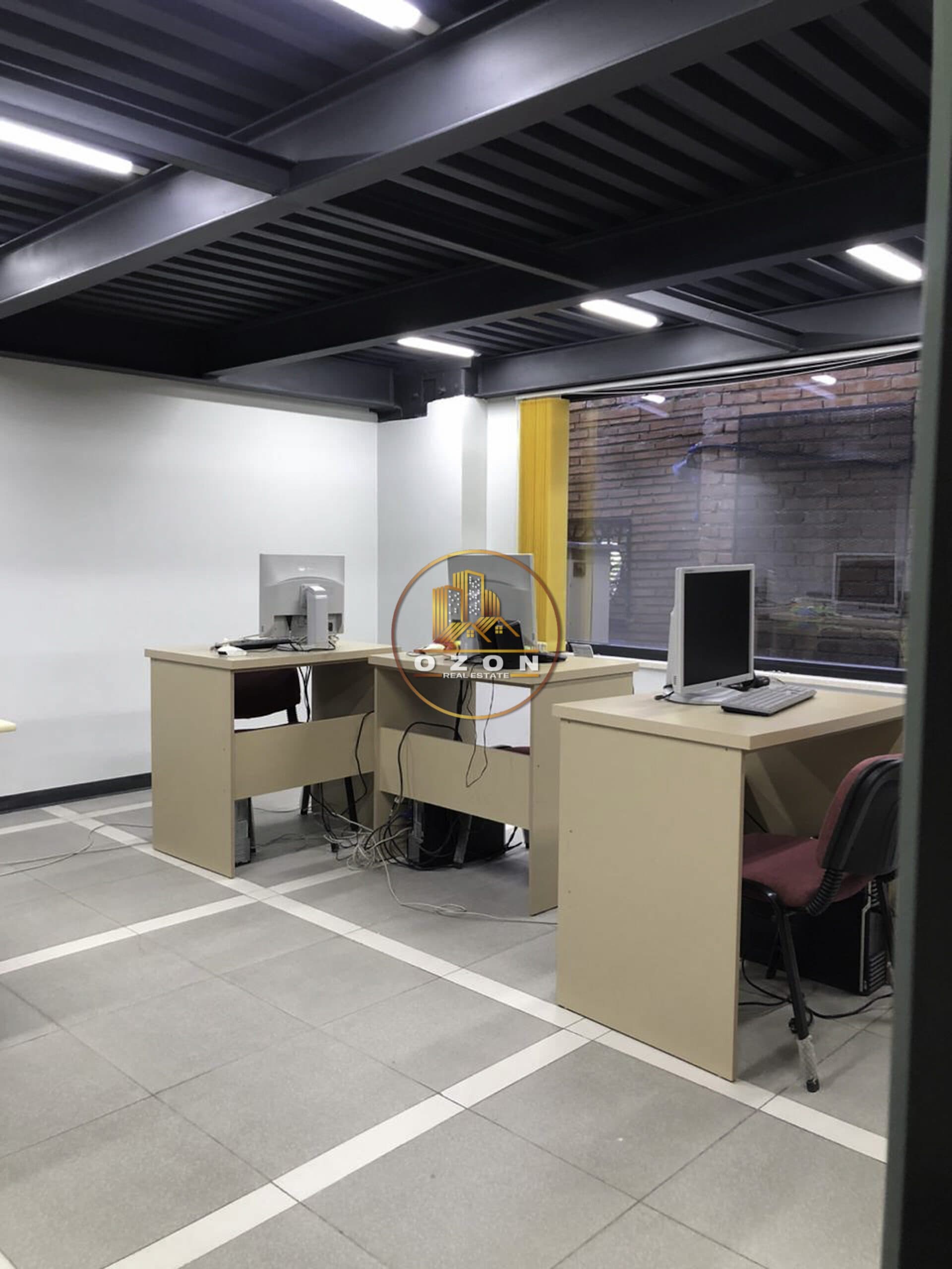 Ambient biznesi dublex per qera. Adresa : Pazari i Ri 4