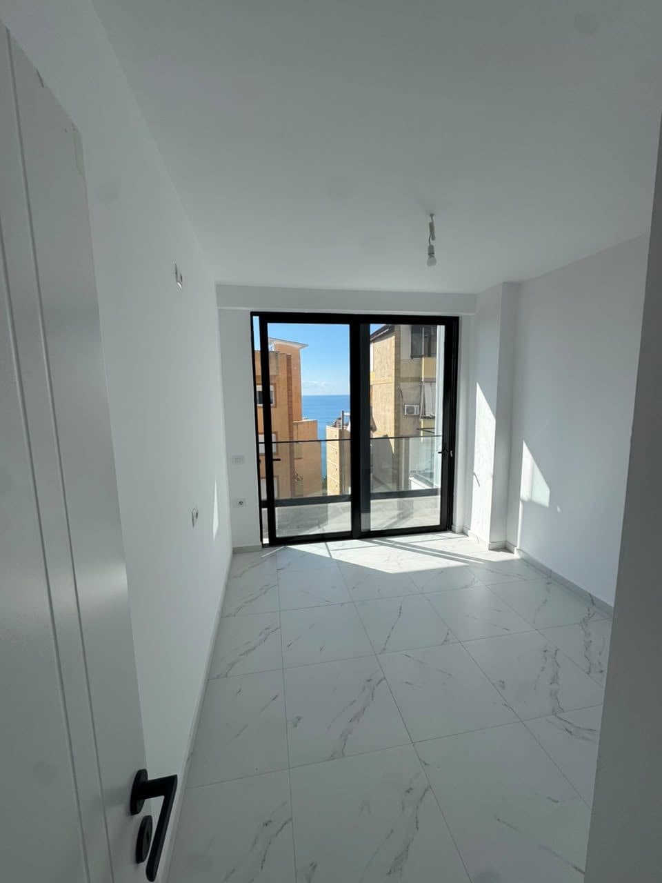Apartament 1+1 për shitje , Sarandë , me pamje nga deti ! 2