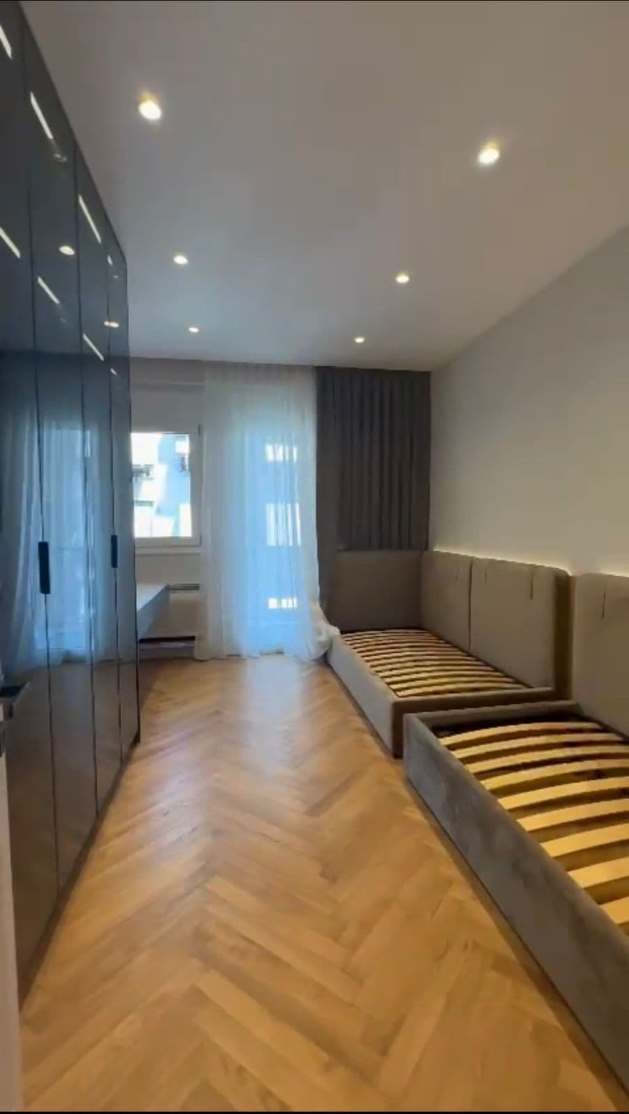 Shitet dhe Jepet me Qira Apartament 3+1 tek Rruga e Kosovarëve! 2