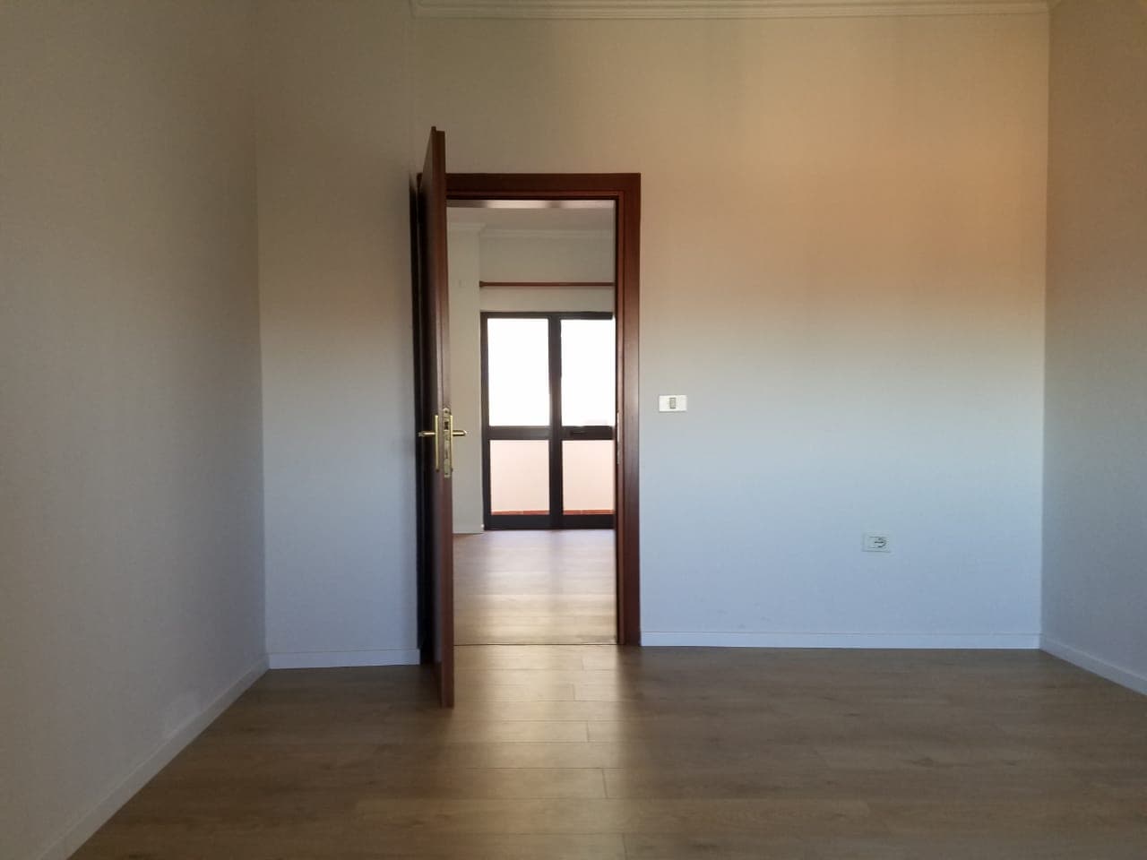 Jepet me qera apartament 3+1 , bosh ne Vasil Shanto 2