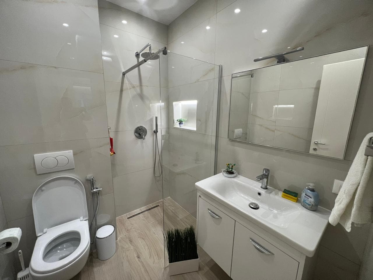 JEPET ME QERA APARTAMENT 2+1+2 PER BIZNES NE BLLOK ! 4
