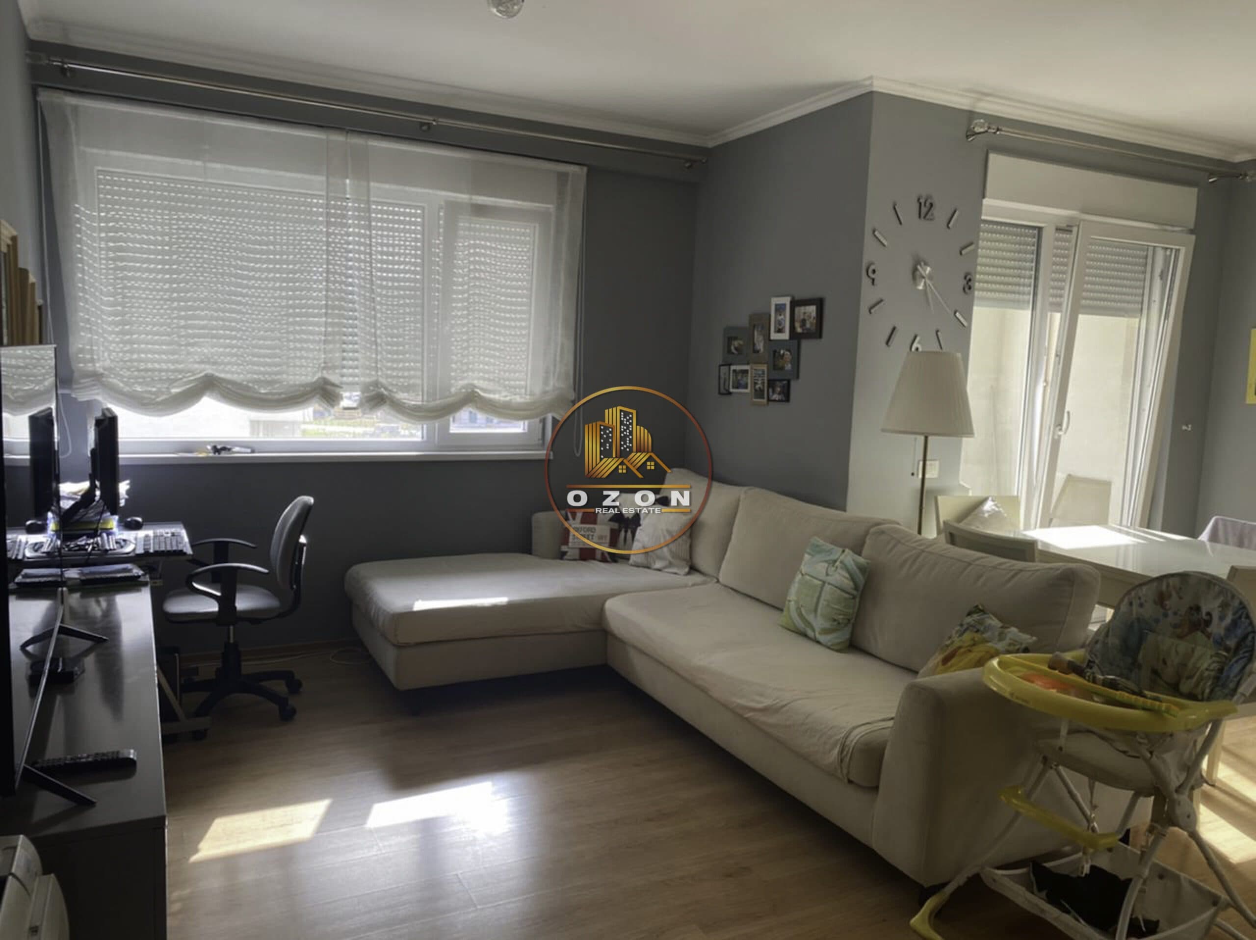 JEPET ME QERA APARTAMENT 2+1 .ADRESA : KOMPLEKSI KONTAKT !