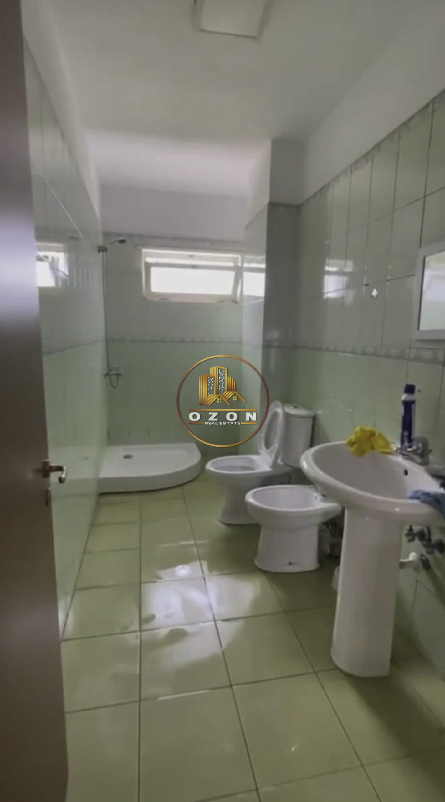 APARTAMENT 2+1+3 ME QERA .ADRESA : SHKOLLA E BALETIT . 2