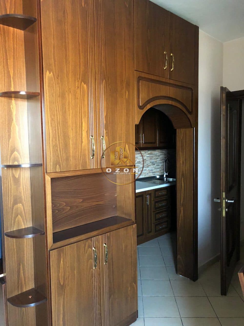 Jepet me qira apartament 1+1 , i mobiluar. Perballe Delijorgjit
