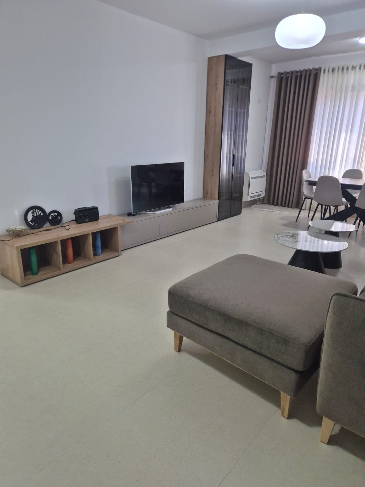 Apartament 2+1+parking për qira, tek Kompleksi Xheluks, Rruga e Elbasanit 2