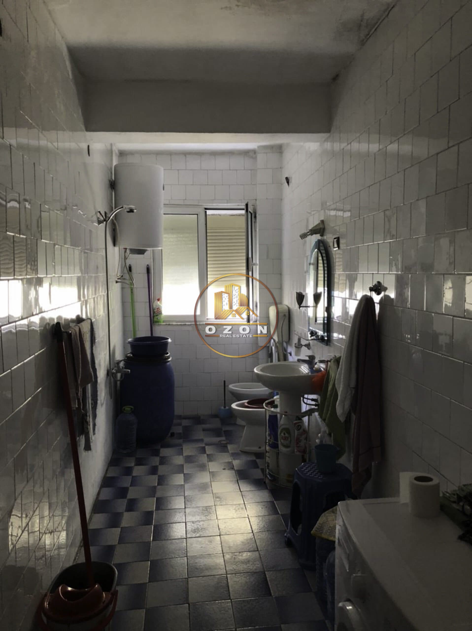 Shitet apartament 2+1 , me Hipoteke ne Bllok, Tirane