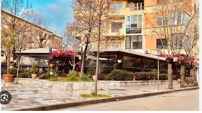 Shitet Hapësirë Biznesi Multifunksional Përballë Kafe Florës!