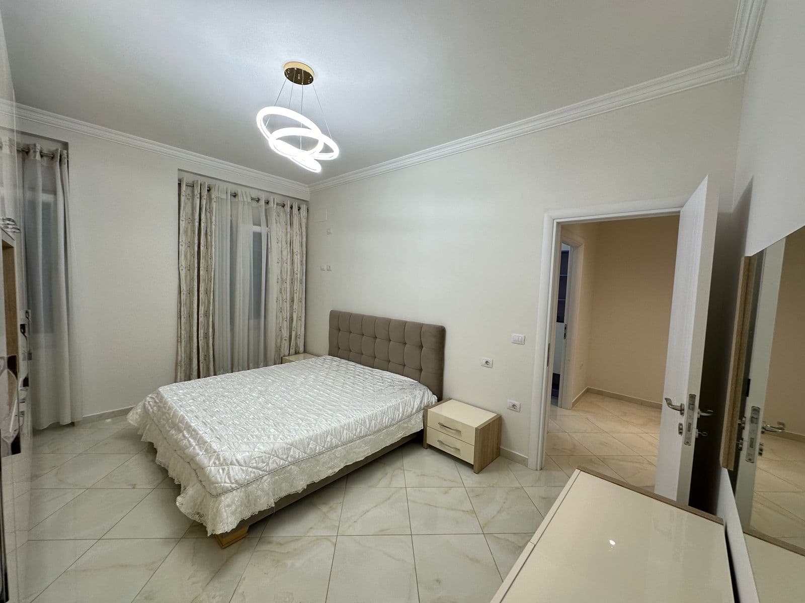 Apartament 3+1+2 për shitje tek Liqeni i Thatë! 3