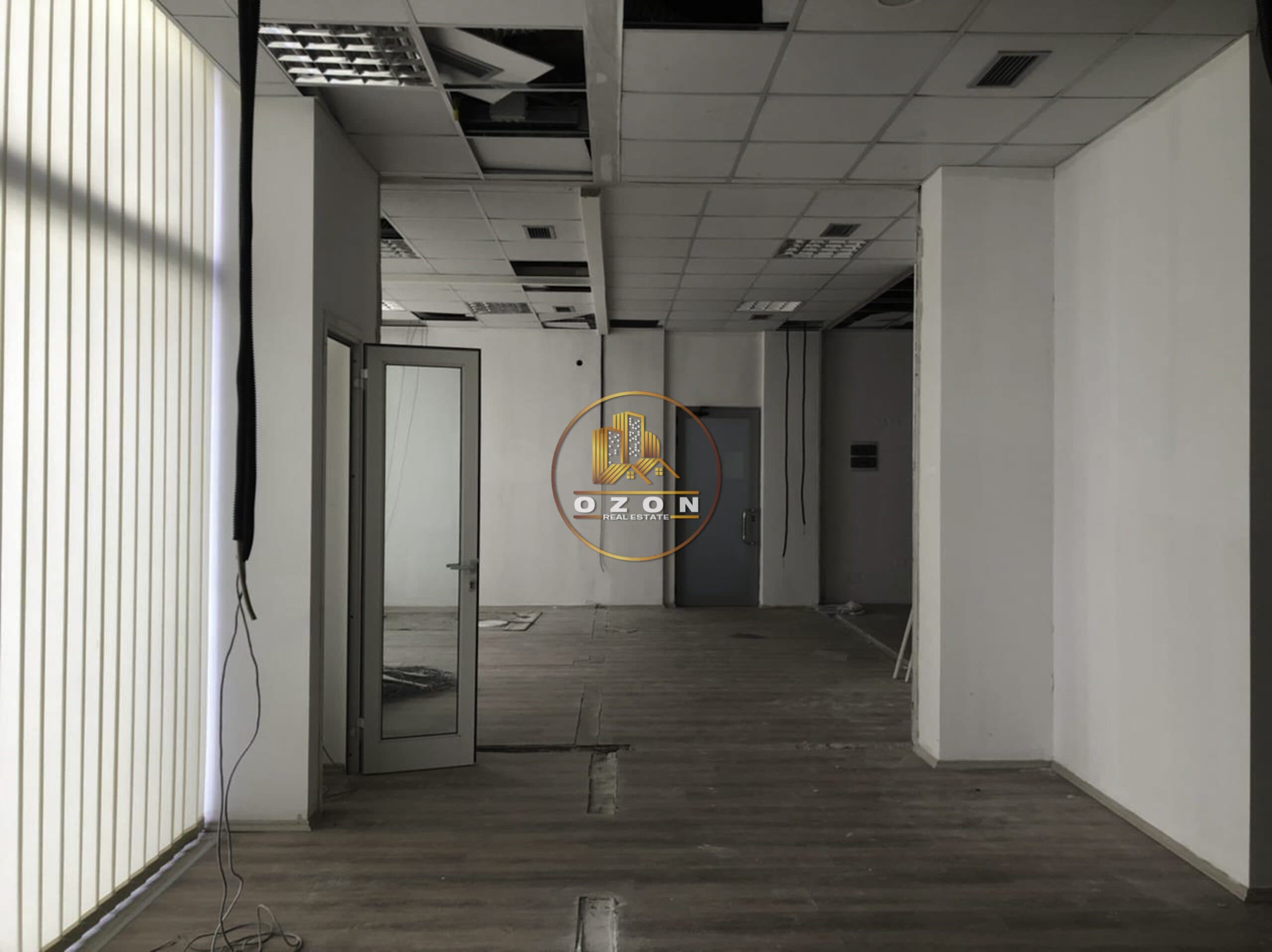 Ambient biznesi me qera, 200 m2 , tek Komuna e Parisit