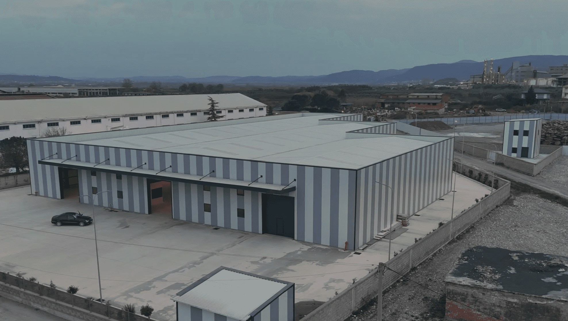 Kapanon Industrial në Shitje , tek Metalurgjiku, Elbasan! 1