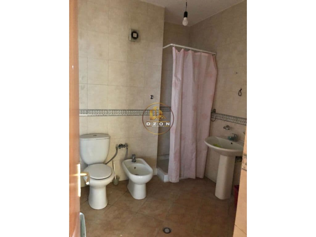 Jepet me qira apartament 3+1 per banim & zyra ,Bulevardi ”Gjergj Fishta” 4