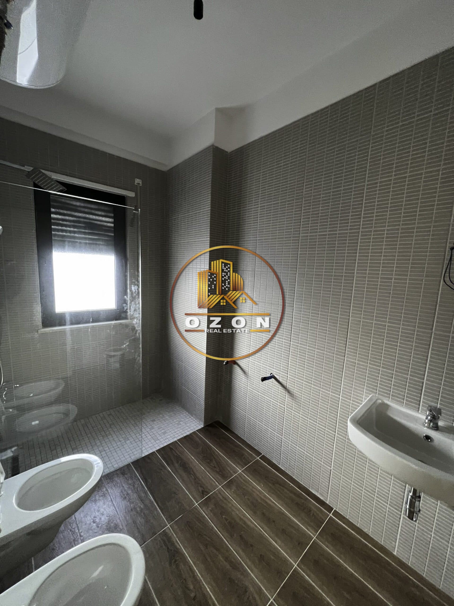 SHITET APARTAMENT 2+1+2 TEK GREEN CITY, UNAZA E RE ! 3
