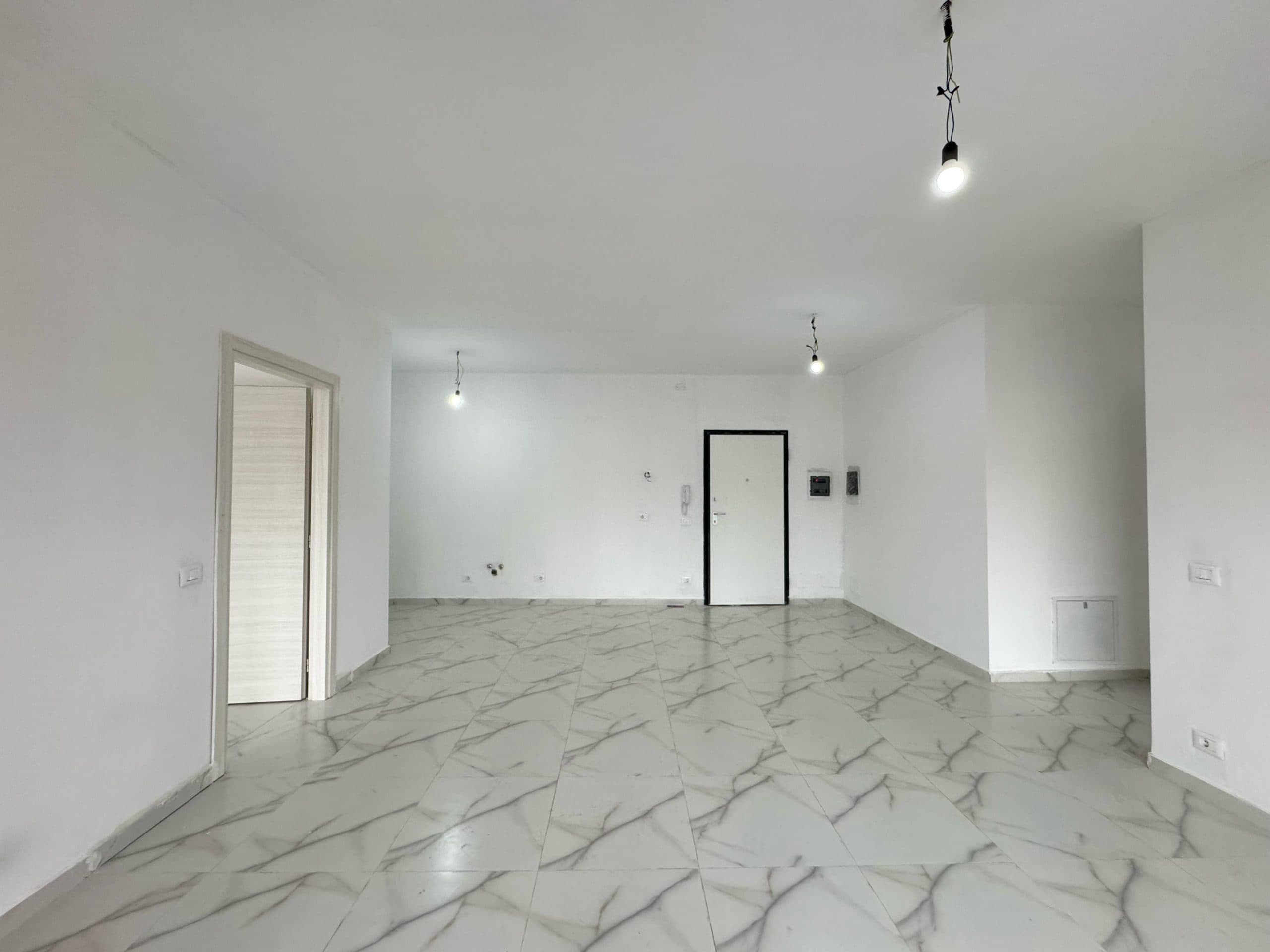 Shitet Apartament 2+1+2 në Myslym Shyr ! 2