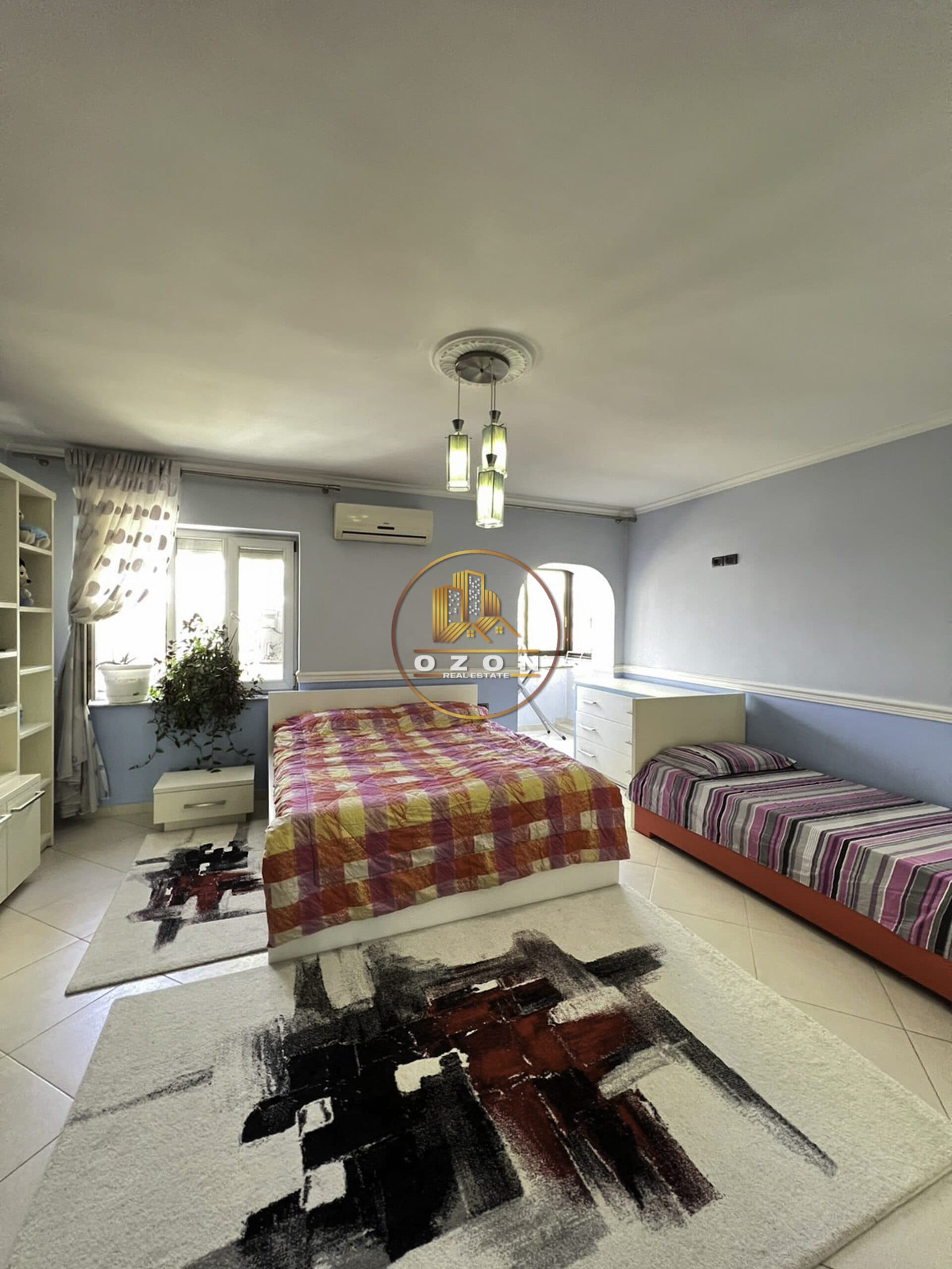 RRUGA E KAVAJES !! JEPET ME QERA APARTAMENT 3+1 .