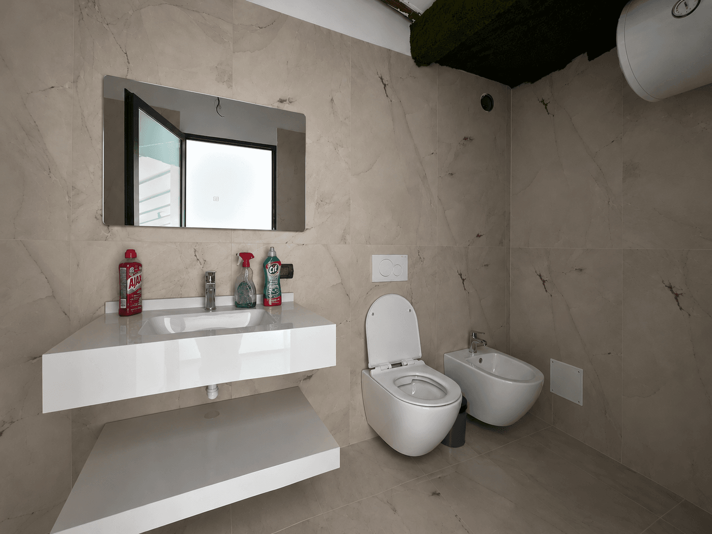 Apartament 1+1 për shitje tek Shallvaret!