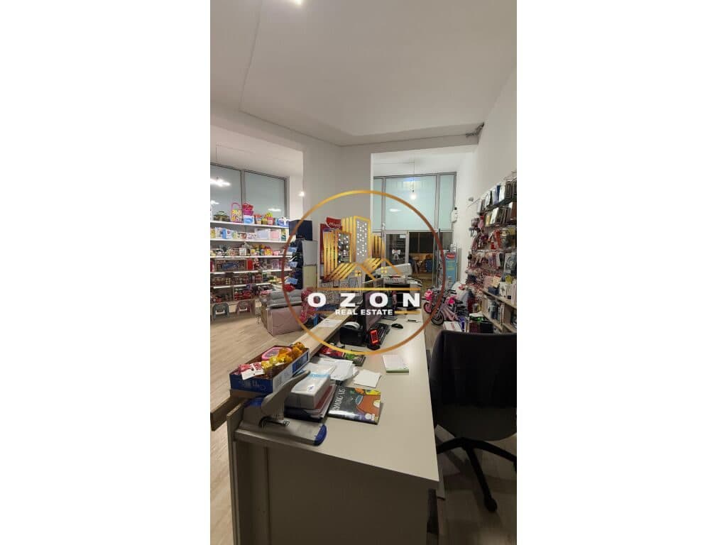 Shitet biznesi ( Kancelari ) buzë rruge , në Astir!