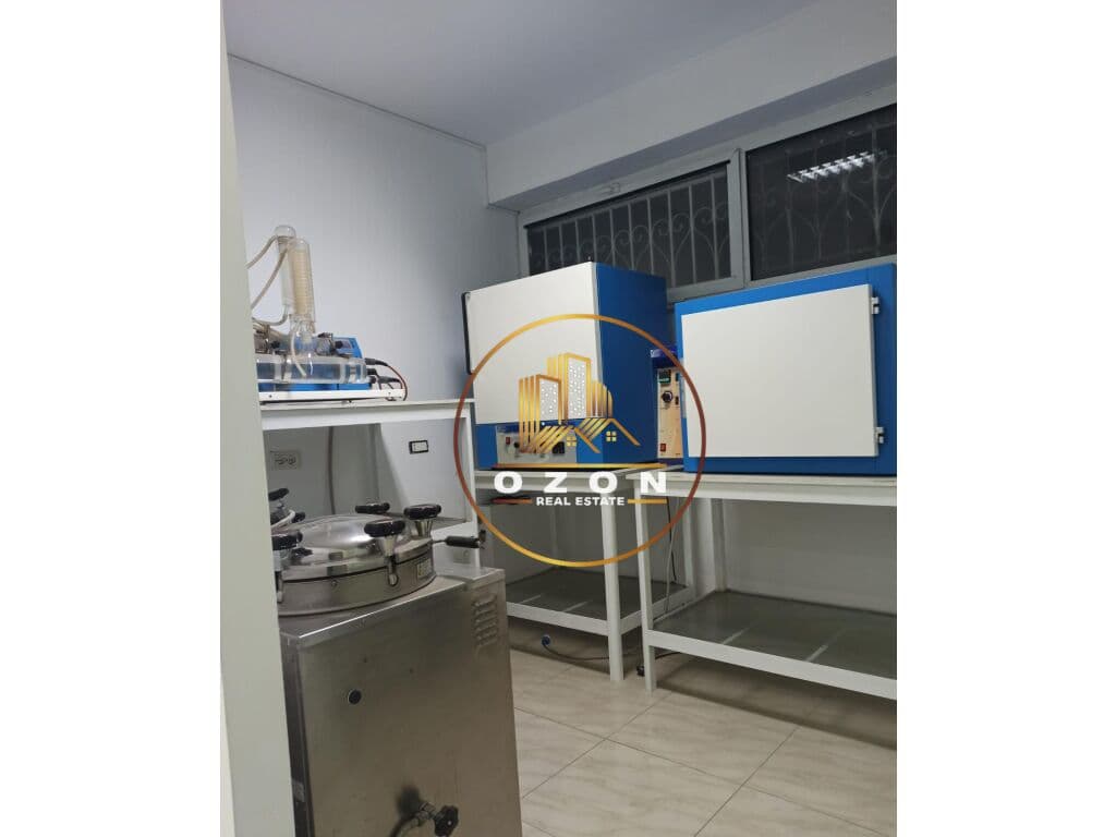 Jepet Me Qira Ambjent Tek Rruga e Kavajës, Në Afërsi Të Qendrës! 4