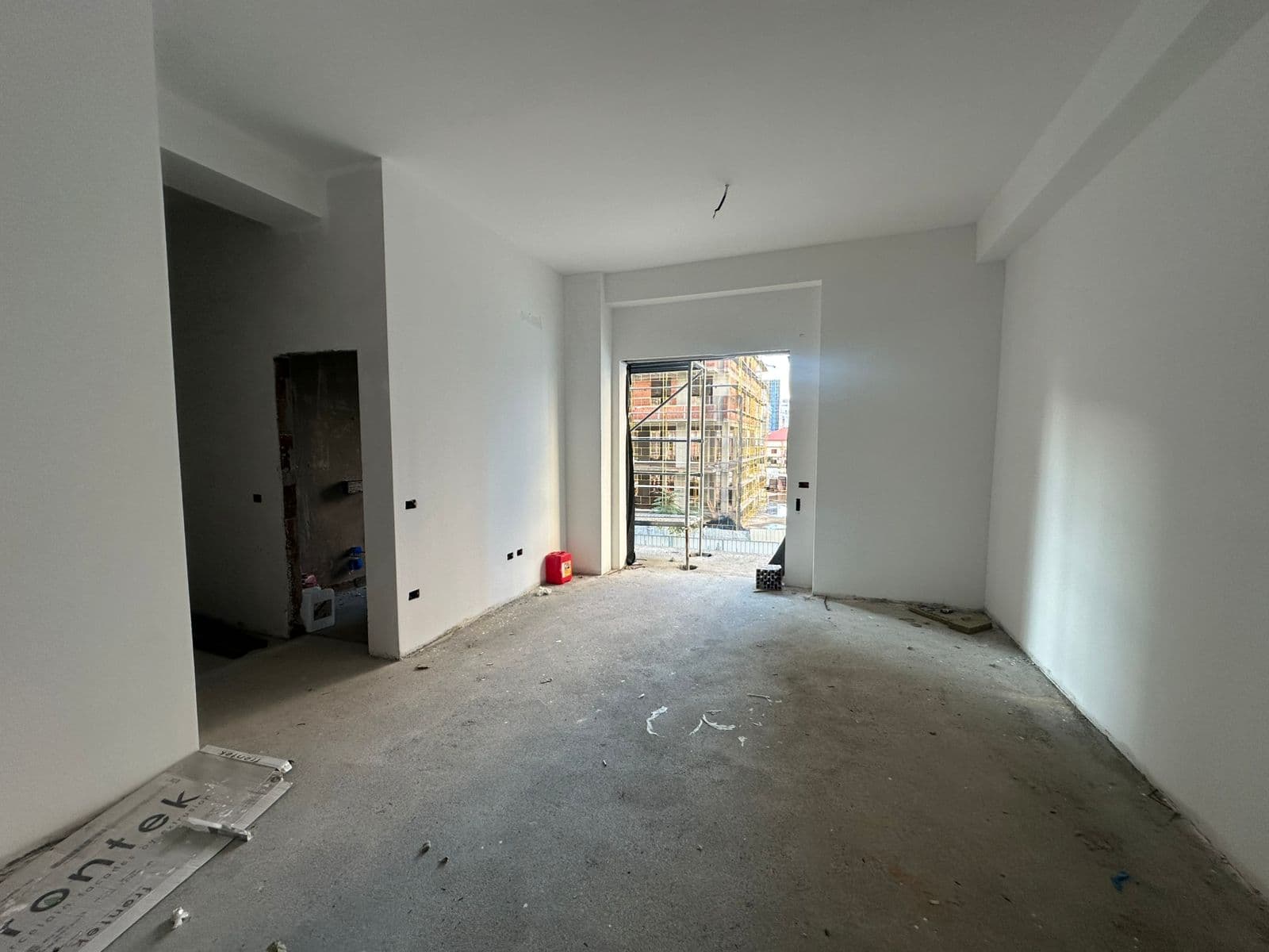 Apartament 2+1+2 për shitje, tek Ish Fusha e Aviacionit!