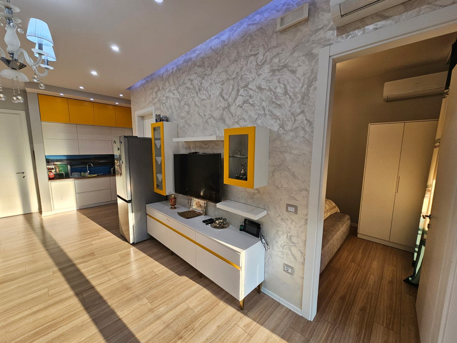 Apartament 1+1+Post Parkimi Me Qira Tek Kompleksi Deliorgji ! 3