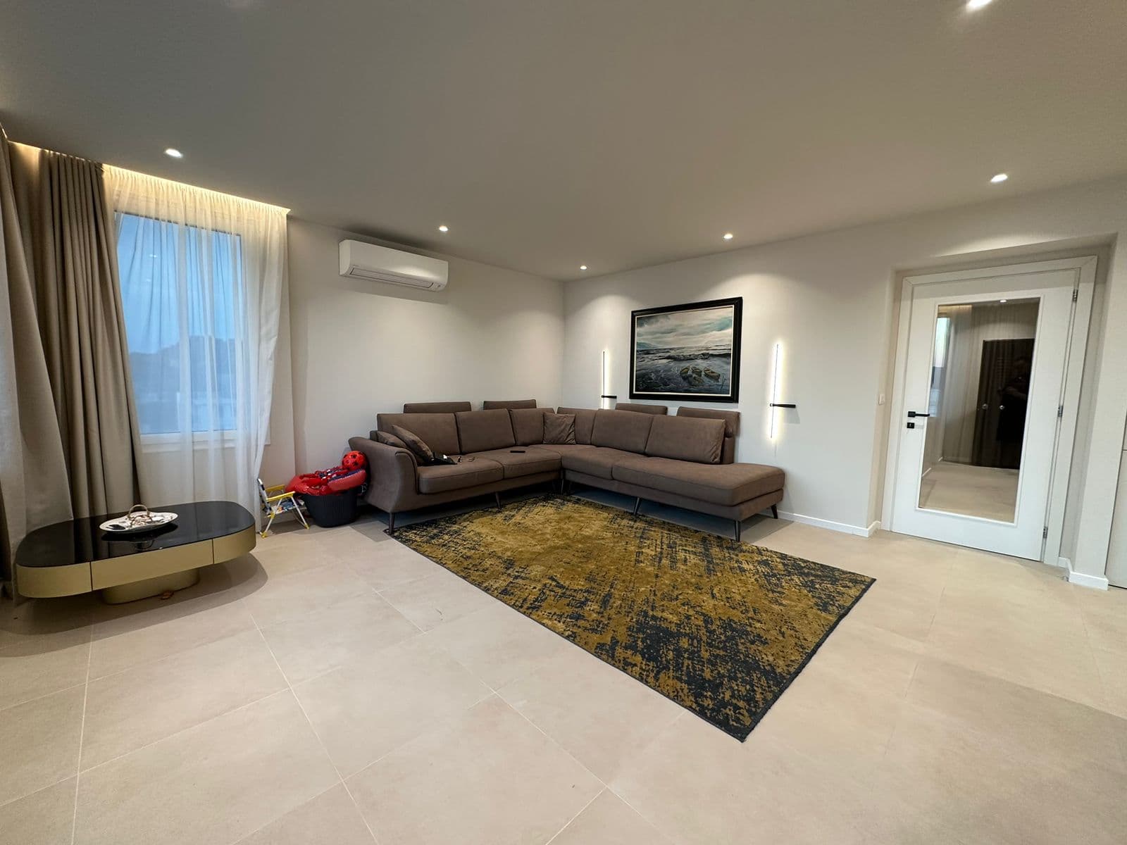 SHITET SUPER APARTAMENT ME PAMJE NGA DETI, NE RADHIME VLORE! 2