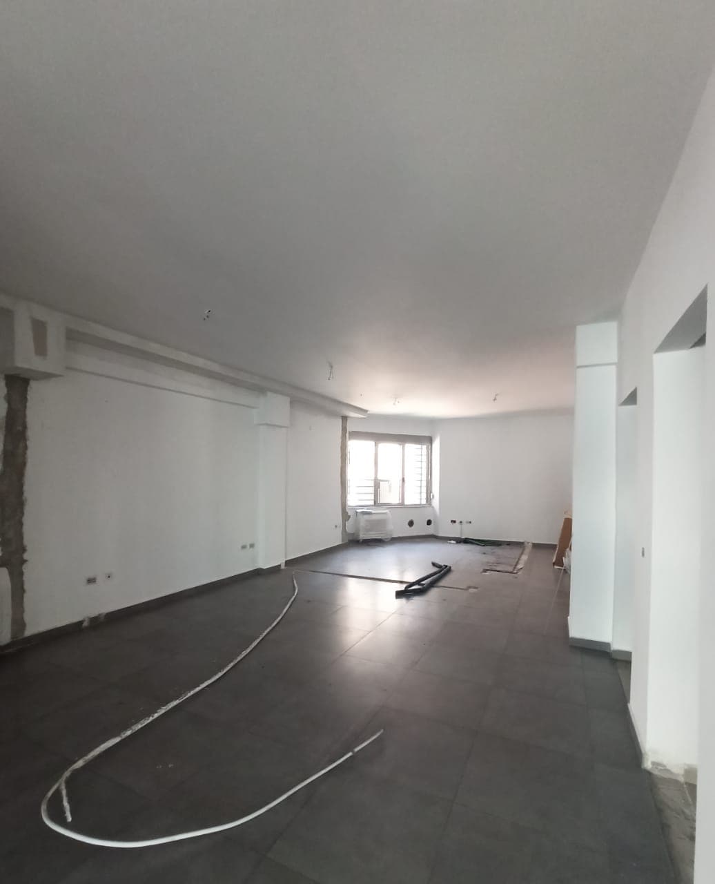 Jepet Me Qira Ambjent Tek Rruga e Dibrës, Në Afërsi Të Qendrës! 4