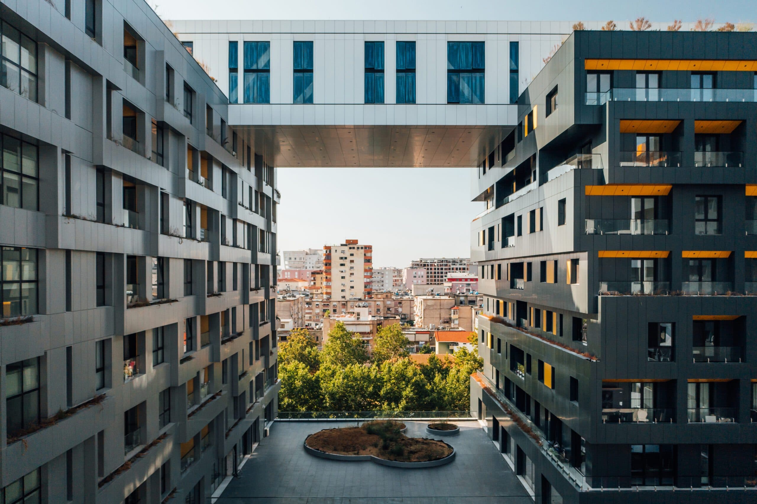 Parkim me Qira në Kompleksi Square 21 – Rruga e Kavajës