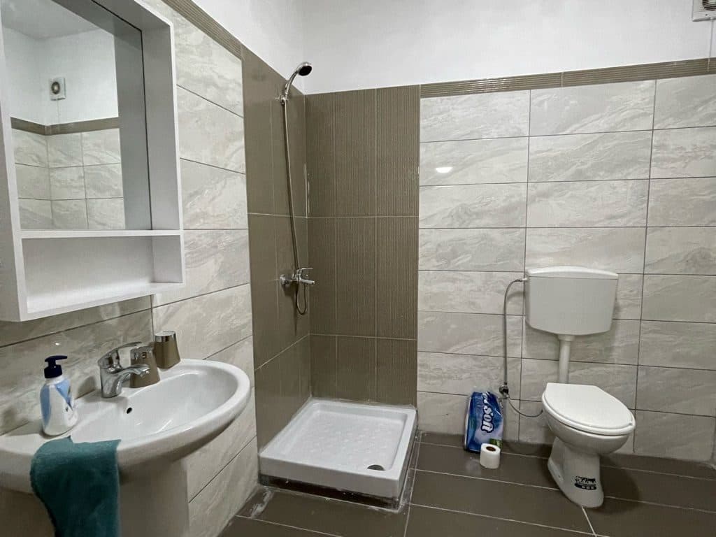 Jepet Me Qira Apartament 2+1 Astir! 4