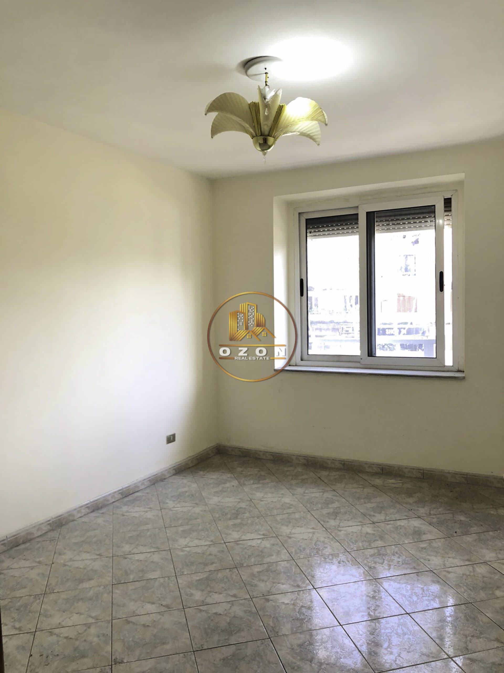 AMBIENT BIZNESI ME QERA 120 M2 , 21 DHJETORI !
