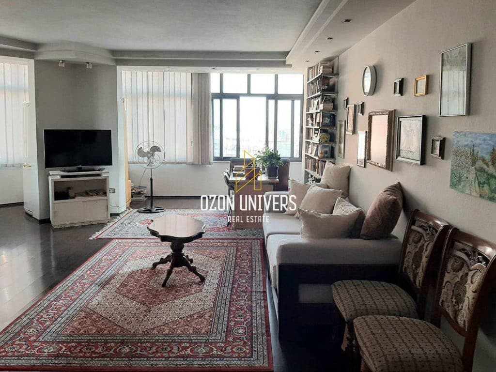 Apartament 2+1 per Qira Perballe Qendrës Kristal
